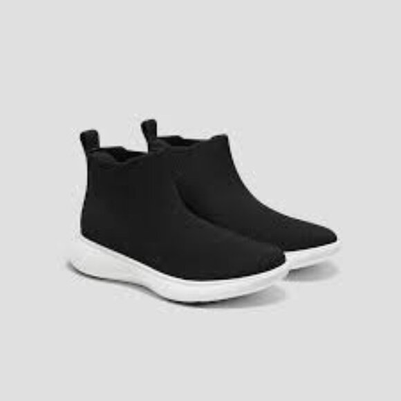 Vivaia Shoes - NWOT Vivaia Round-Toe Slip-On Sneaker Boots (Urban Boots) in Black - Size 39/8